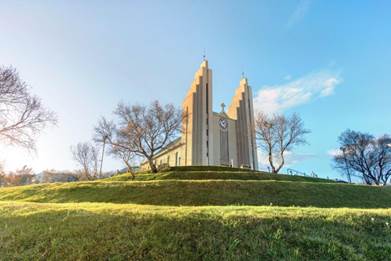 冰島北部明珠,峽灣美景,冬季滑雪勝地。