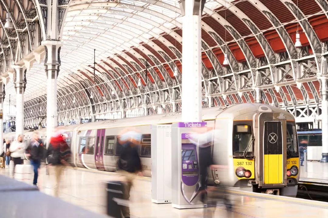 ヒースロー空港からロンドン市内｜エリザベス線