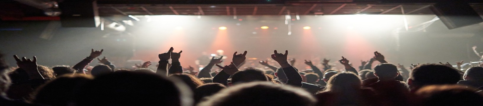 Cómo llegar en tren a los festivales de música más populares de España