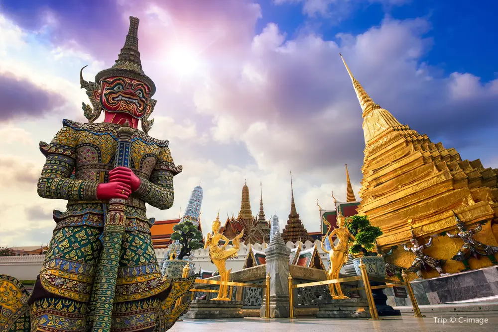 The Grand Palace & Wat Phra Kaew (Temple of the Emerald Buddha)