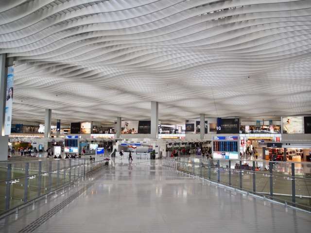 香港国際空港には免税店・お土産店が充実