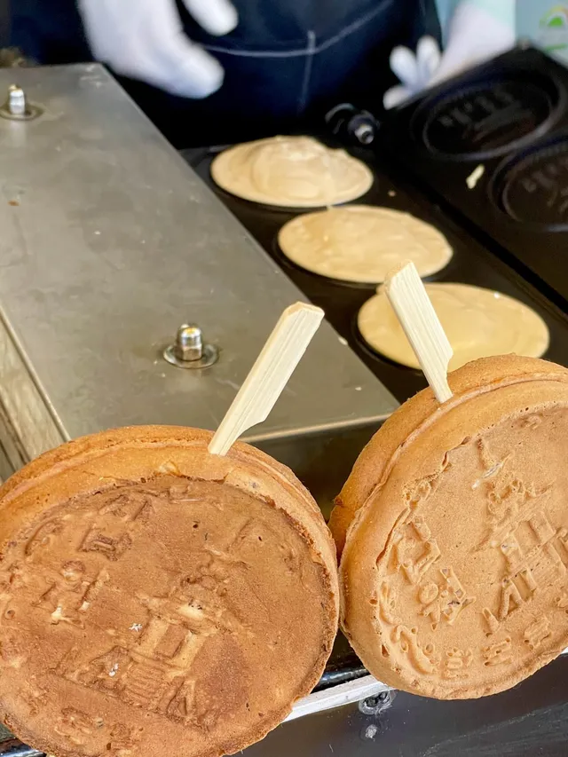 2. チーズたっぷり10ウォンパン（치즈듬뿍 십원빵）