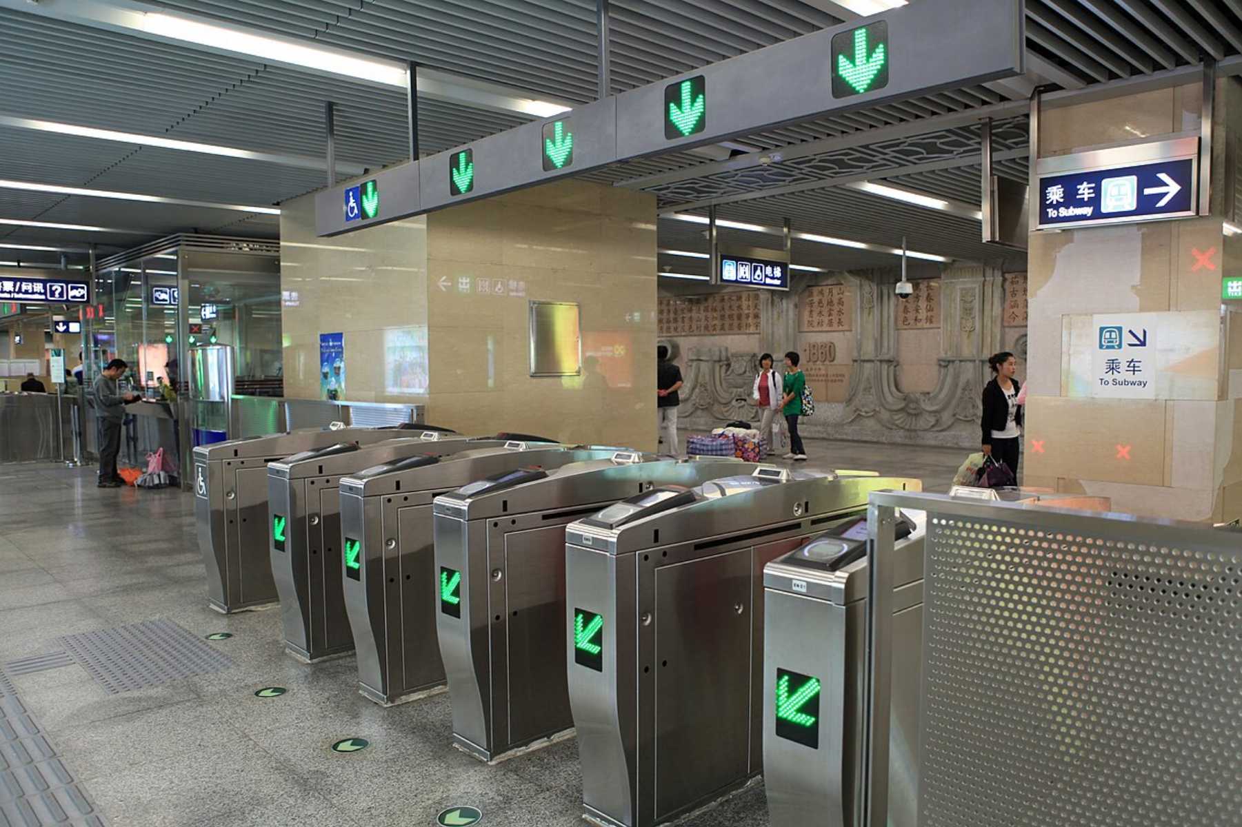 Ticket entry gates at Yuanmingyuan Park station