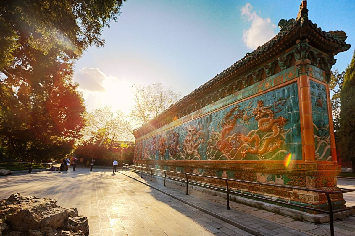 5. Drift Along History on the Summer Palace Lake
