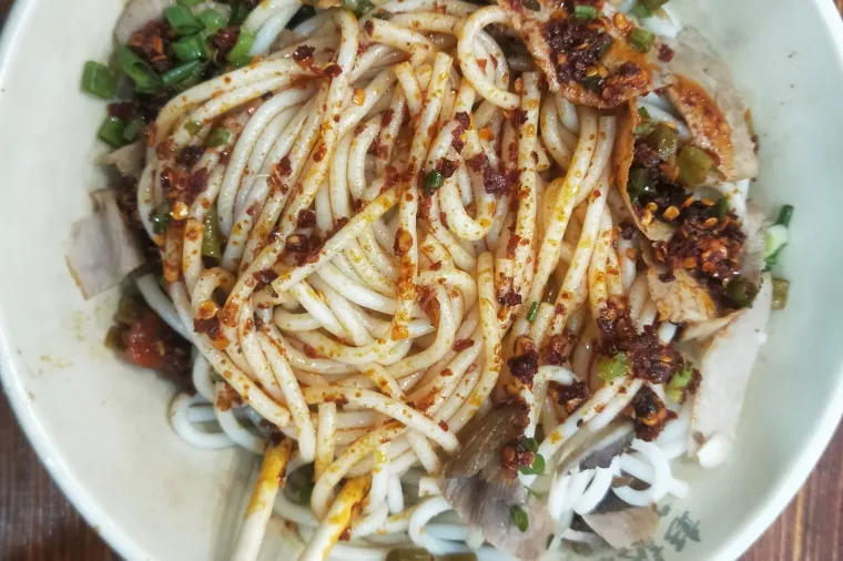 1. Guilin Rice Noodles (桂林米粉)
