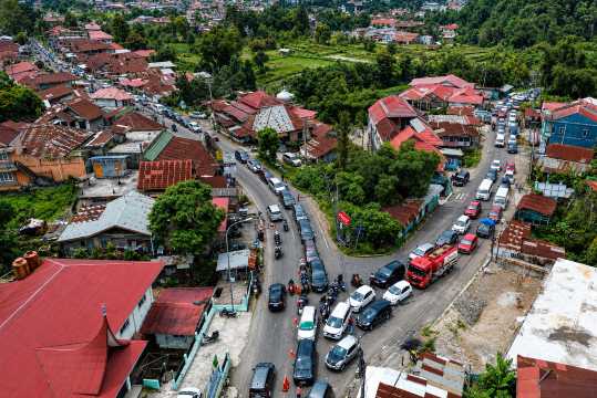 Menggunakan Mobil Pribadi