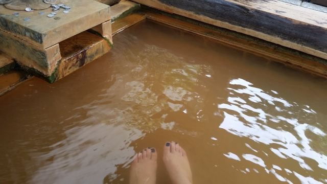 足湯スポット2選｜無料で楽しむ石段街の温泉体験