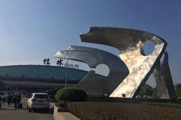 Mit dem privaten Transfer vom Flughafen Guilin in die Stadt