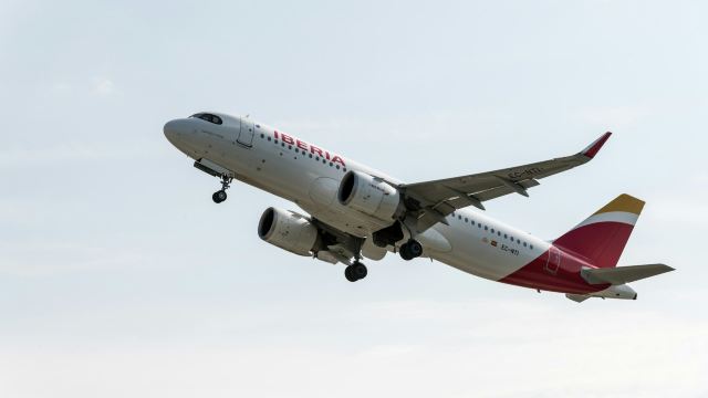バルセロナからマドリードまでの飛行機はセール利用なら視野に入れる