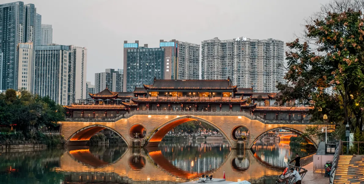 Chengdu Travel Guide for First-time Visitors: Top Attractions, Transport Options & Tips