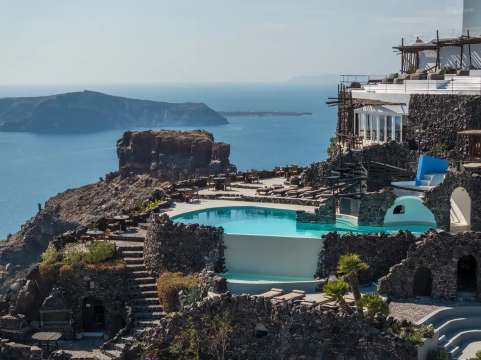 ④Honeymoon Petra Villas｜サントリーニの夕日を2人で