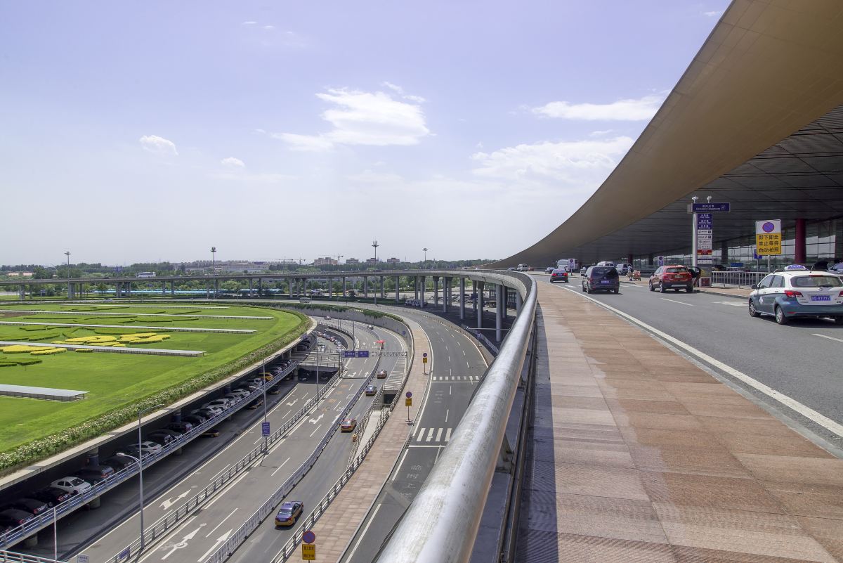 北京首都国際空港のターミナル間の移動は?