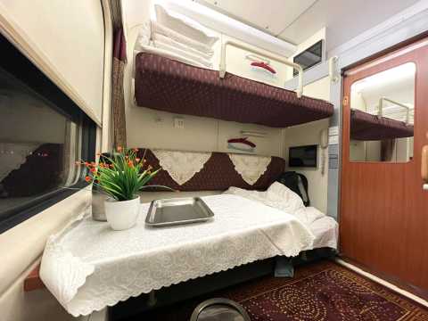 deluxe soft sleeper train