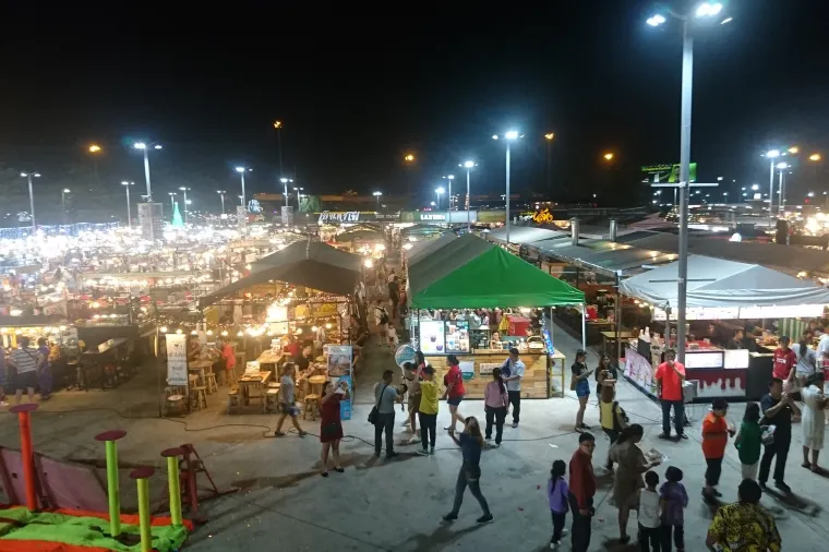 Bangkok Night Market: Ta Larot fai
