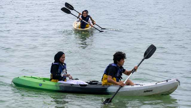 Tanjung Lesung vs Pelabuhan Ratu untuk Pasangan