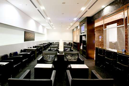 ラウンジで休憩する