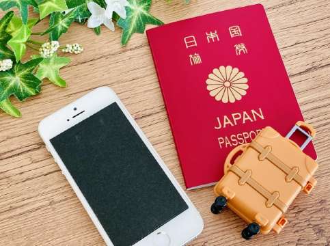 3.チケットとパスポートを掲示し入場する