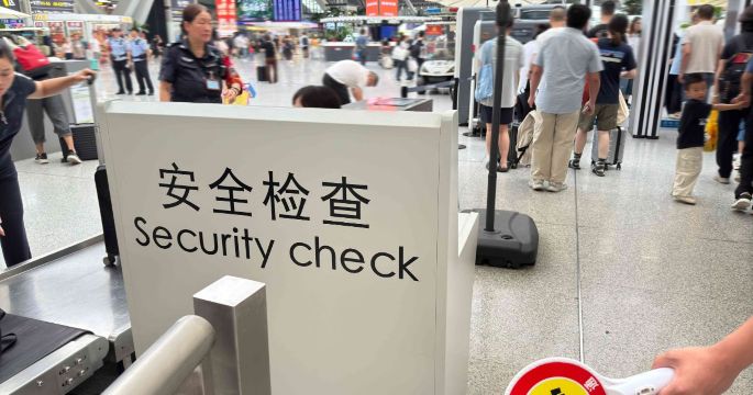 China Zuggepäck 2026: Freigepäck, Verbote & Haustiere