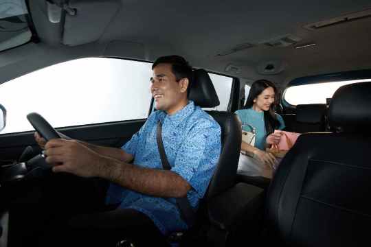 Keunggulan Blue Bird Dibanding Transportasi Lain