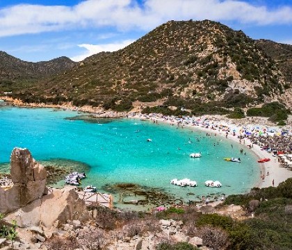 Le spiagge più belle della Sardegna in treno e bus