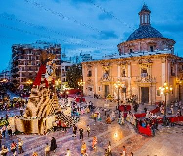 Encuentra tu tren para ir a las Fallas de Valencia 2026