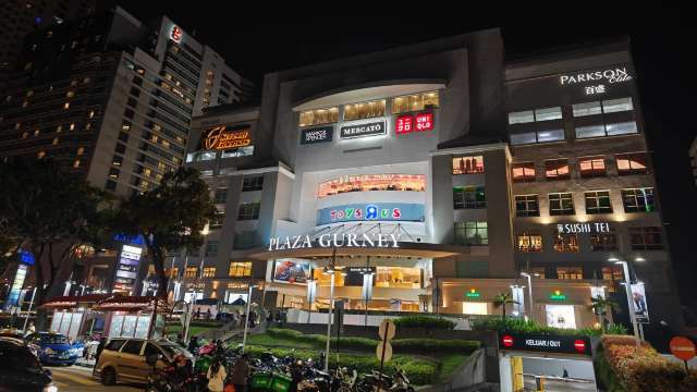 Gurney Plaza