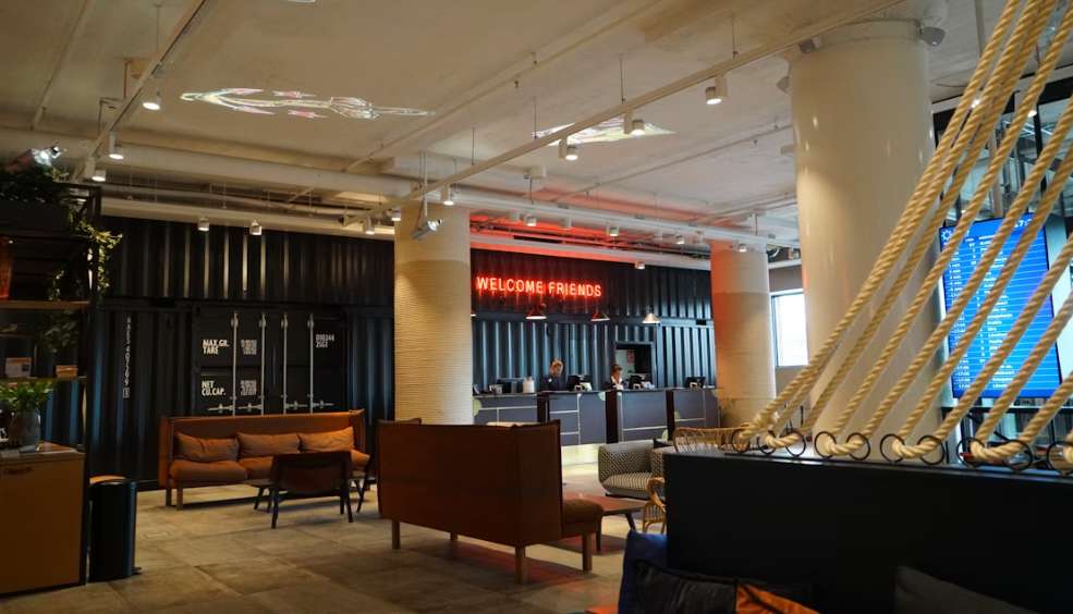 Nên Làm Gì Nếu Bạn Đến Trước Giờ Check-in?