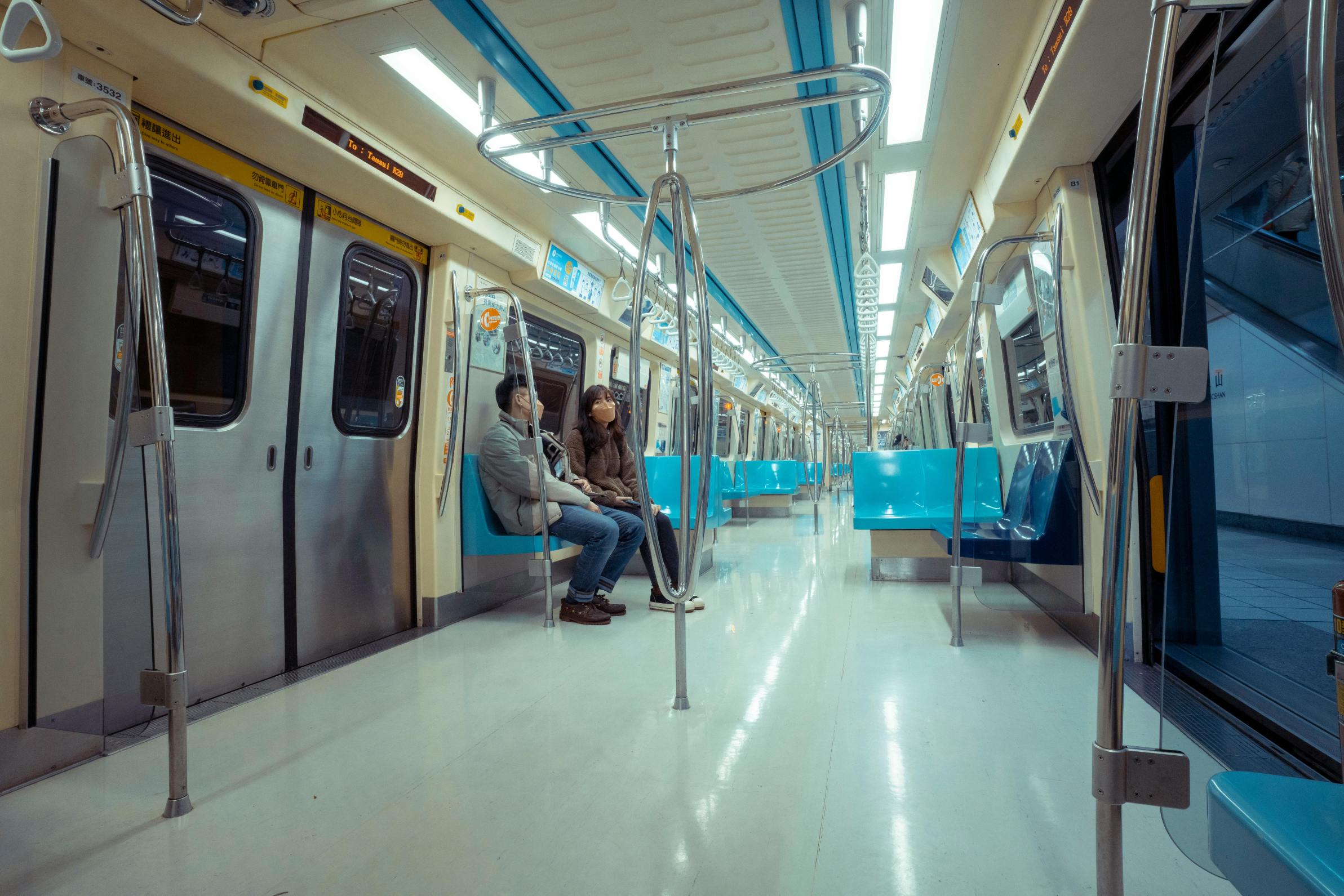 Foto stok gratis #dalam, angkutan, bawah tanah Via Pexels (by Jimmy Liao)
