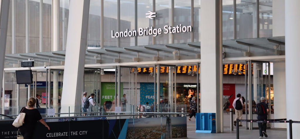 Flying from Paris to London: Heathrow (LHR)