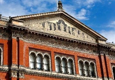 Getting the train to Victoria and Albert Museum (V&A): Closest station & popular routes