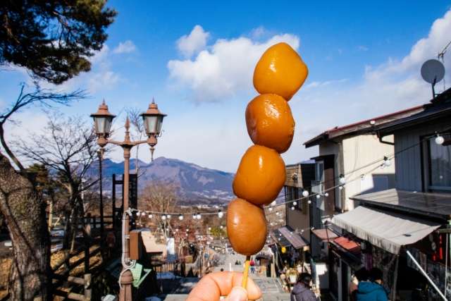 94段目：石段玉こんにゃく｜食べ歩きの定番・1本100円の絶品グルメ