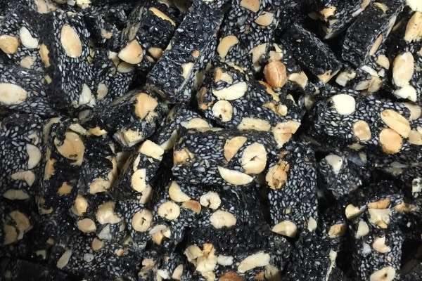 Black Sesame Peanut Brittle