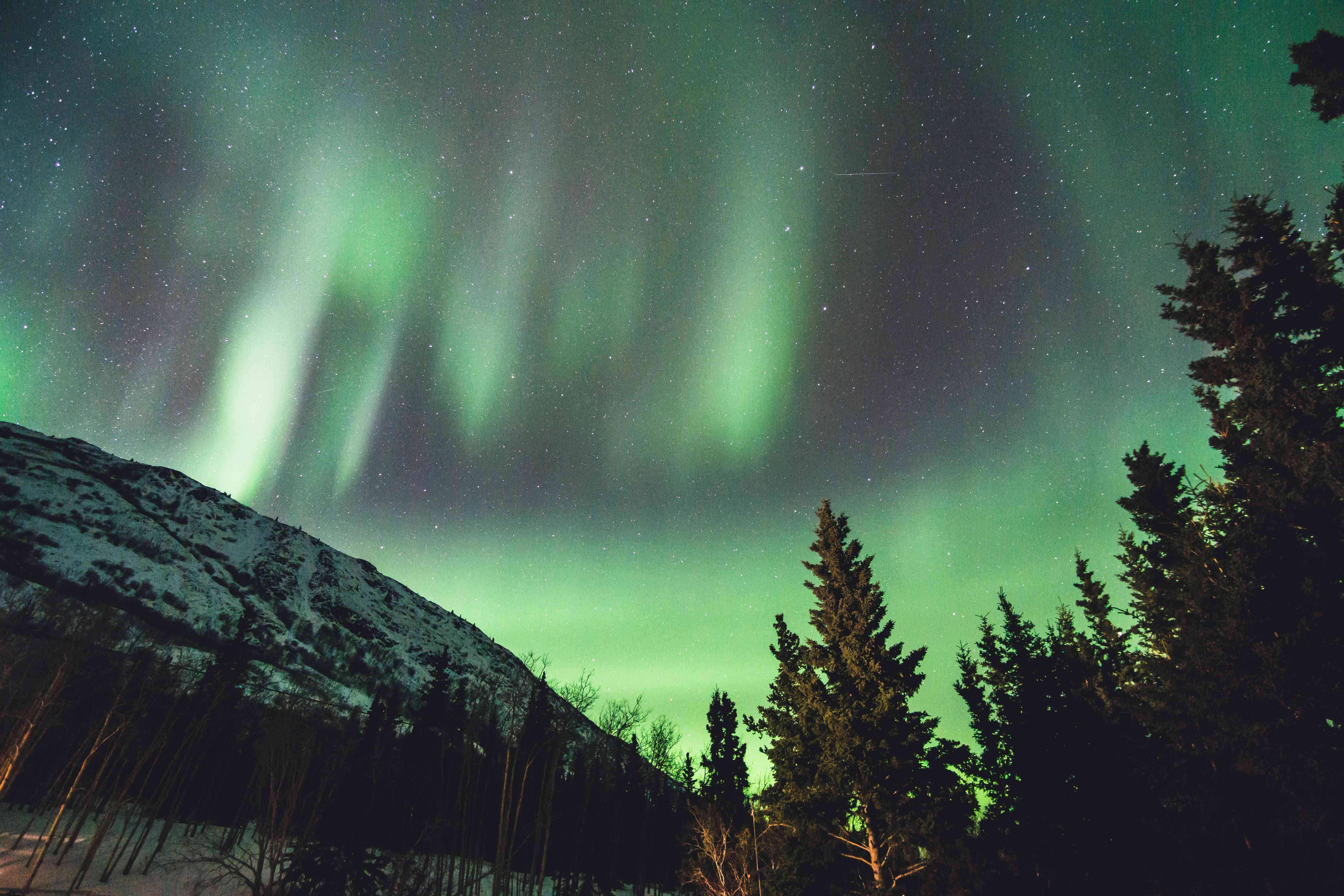 Best Time to See Canada's Northern Lights: Month-by-Month Guide