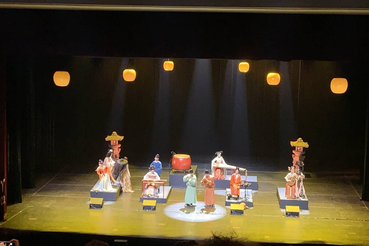 10. Enjoy a Captivating Performance at the Hangzhou Grand Theatre 🎭