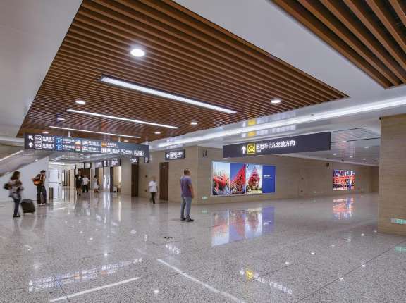 Fasilitas di Stasiun Kereta Chongqing Barat