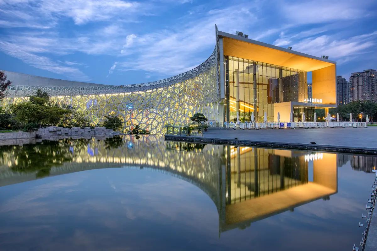 2. 上海自然博物館