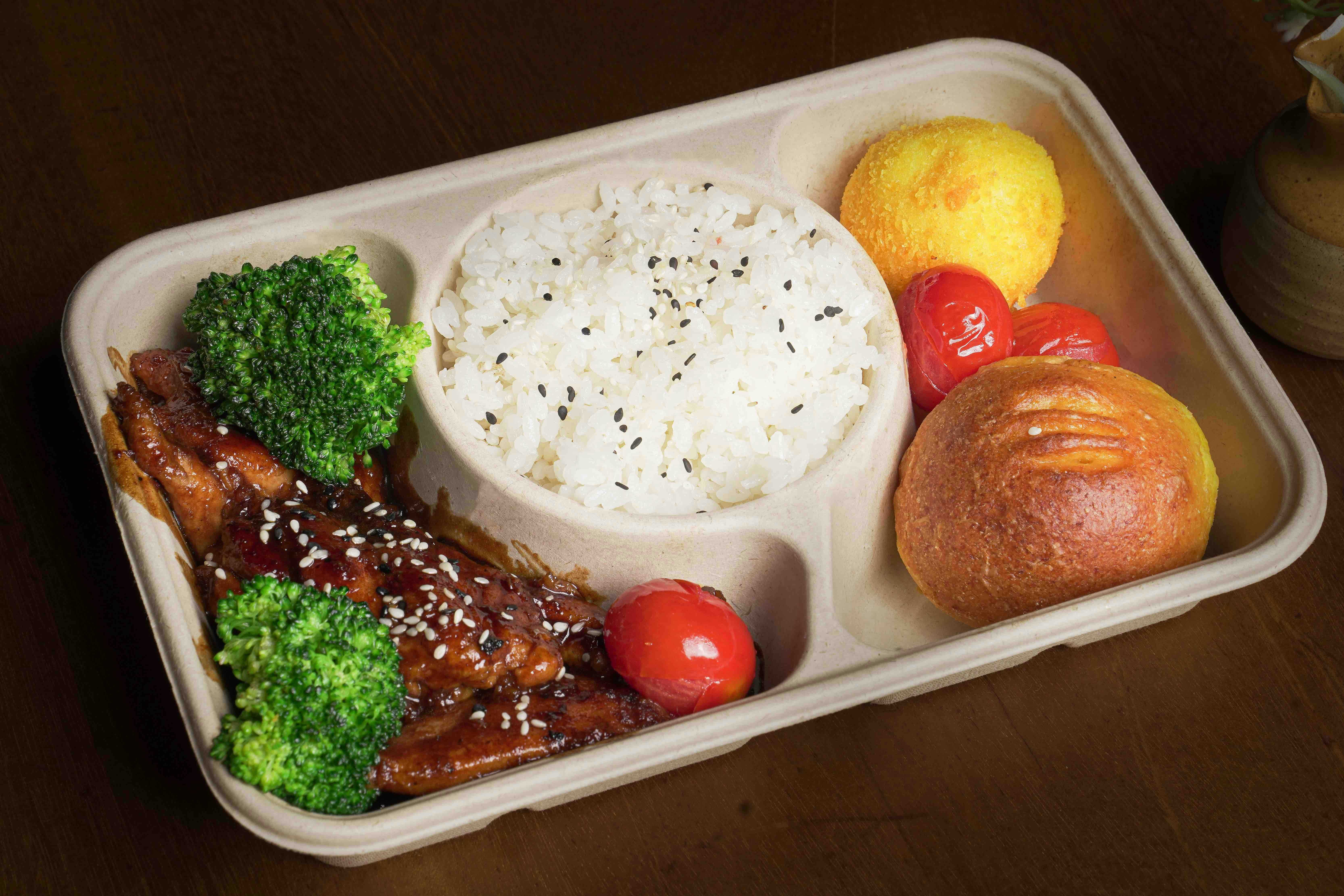 밤비행기에서 즐기는 기내식의 맛