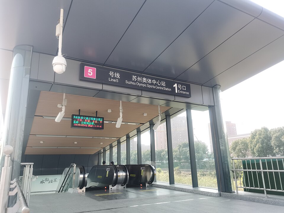 Line 5: Connections to thematic parks (Huayi Brothers Movie World)