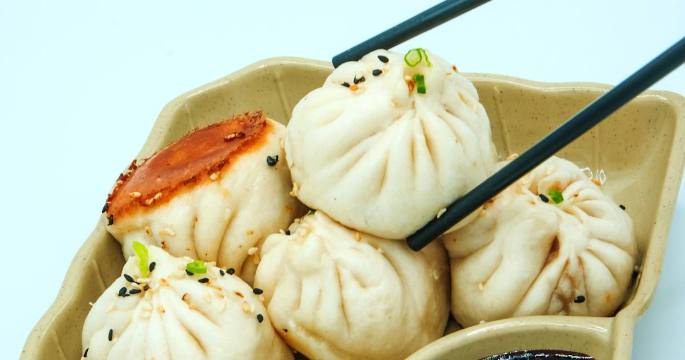 Shengjianbao (生煎包 / Pan-Fried Pork Bun)