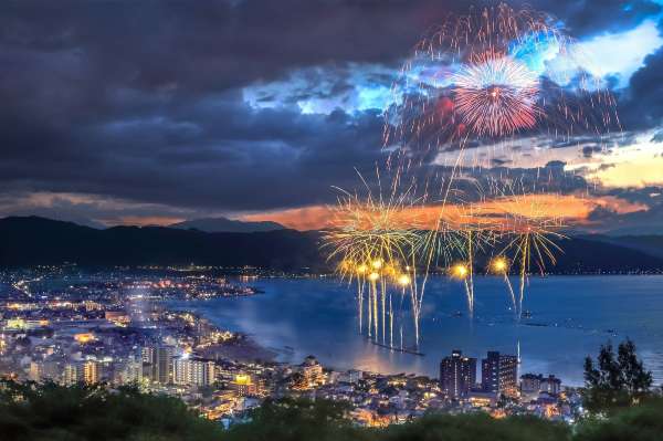 Beatiful Lake Suwa Fireworks Festival (Nagano)