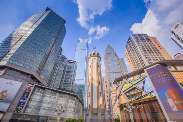 🌞 Morning in Jiefangbei Square 
