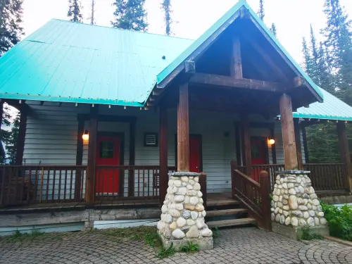 Emerald Lake Lodge Photos