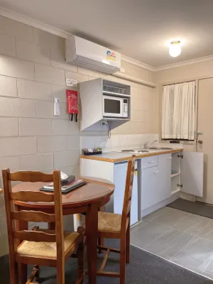 Coachman Motel Photos