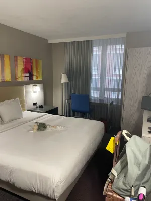 Doubletree by Hilton New York Times Square West Rooms Photos