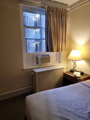 Travelodge by Wyndham Downtown Chicago Rooms Photos