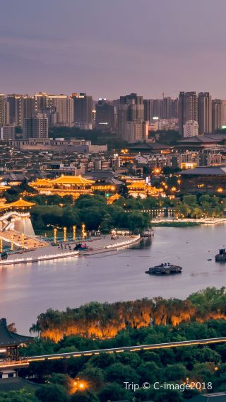 8D7N • Historical culture & natural scenic tour: Chengdu & Xi'an twin cities + Jiuzhaigou & Huanglong + Emperor Qinshihuang's Army, designed for foreign guests, 5-diamond hotels stay, no shopping stops