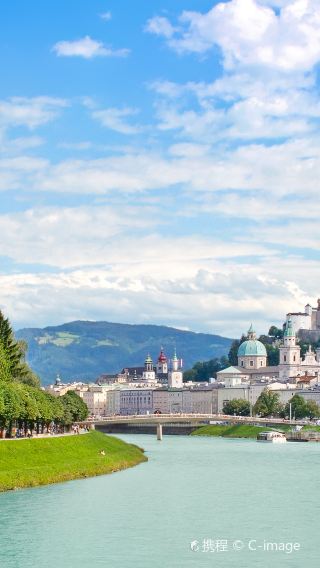 9D8N • Czech Republic + Austria + Germany + Switzerland + Prague + Cesky Krumlov + Salzburg + Munich + Zurich + Cesky Krumlov Castle + Neuschwanstein Castle + Symphony of Four Countries in Central Europe