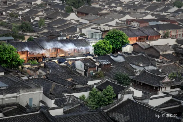 Three Lanes and Seven Alleys