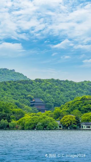 4D3N • Hangzhou + Suzhou + Wuzhen - 9-person VIP group with 2-night staying at 5-diamond hotel, 3 main meals and free Hanfu experience