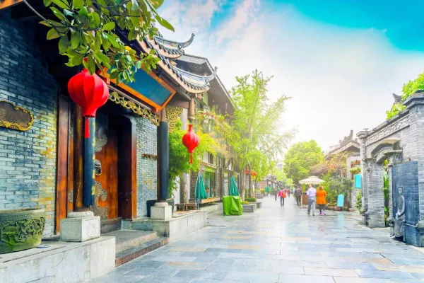 Chengdu's Main Shopping Streets: Chunxi Road and the Old Lanes Kuanzhai Alley